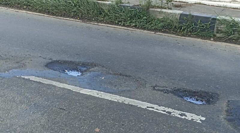 Jalan Serang-Pandeglang Berlubang Tak Kunjung Diperbaiki jalan jalan serang pandeglang