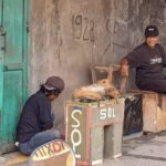 Tukang Sol Sepatu: Digerus zaman, Digilas kehidupan