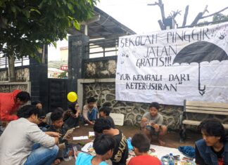 Mahasiswa Gelar Sekolah Pinggir Jalan: Ekspresi Protes Sistem Pendidikan