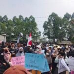 Warga Cengkok Protes, Keluhkan Bau dan Bising dari Uji Coba PT SLI Tangerang