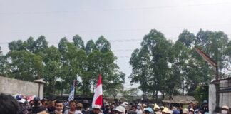Warga Cengkok Protes, Keluhkan Bau dan Bising dari Uji Coba PT SLI Tangerang
