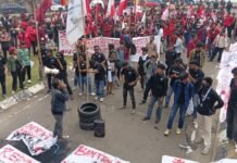 Demo HUT Banten ke-26 Ricuh, Mahasiswa Dipukul dan Diseret Polisi