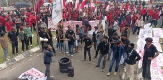 Demo HUT Banten ke-26 Ricuh, Mahasiswa Dipukul dan Diseret Polisi