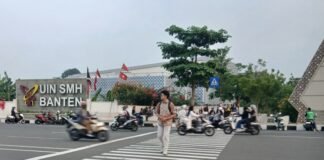 Bertaruh Nyawa Saat Menyebrang Jalan Syekh Nawawi Al-Bantani Palima