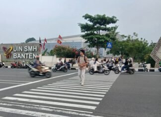 Bertaruh Nyawa Saat Menyebrang Jalan Syekh Nawawi Al-Bantani Palima
